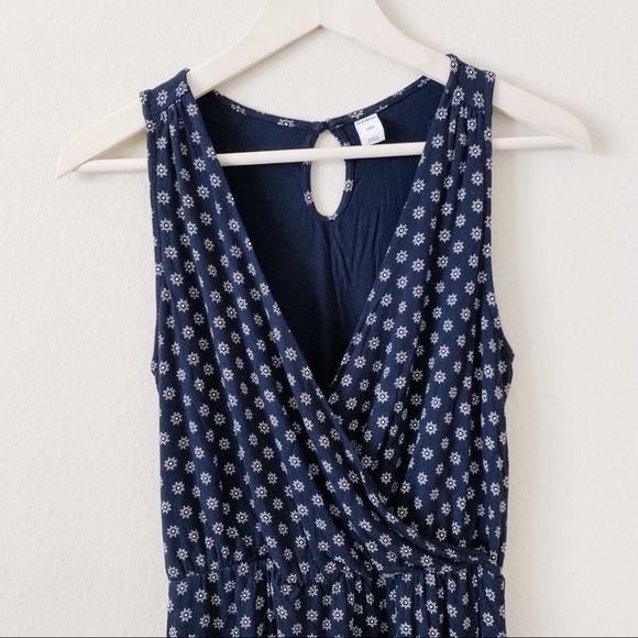 LIKE NEW! NAVY BLUE PATTERNED SLEEVELESS DRESS! - Picture 2 of 3